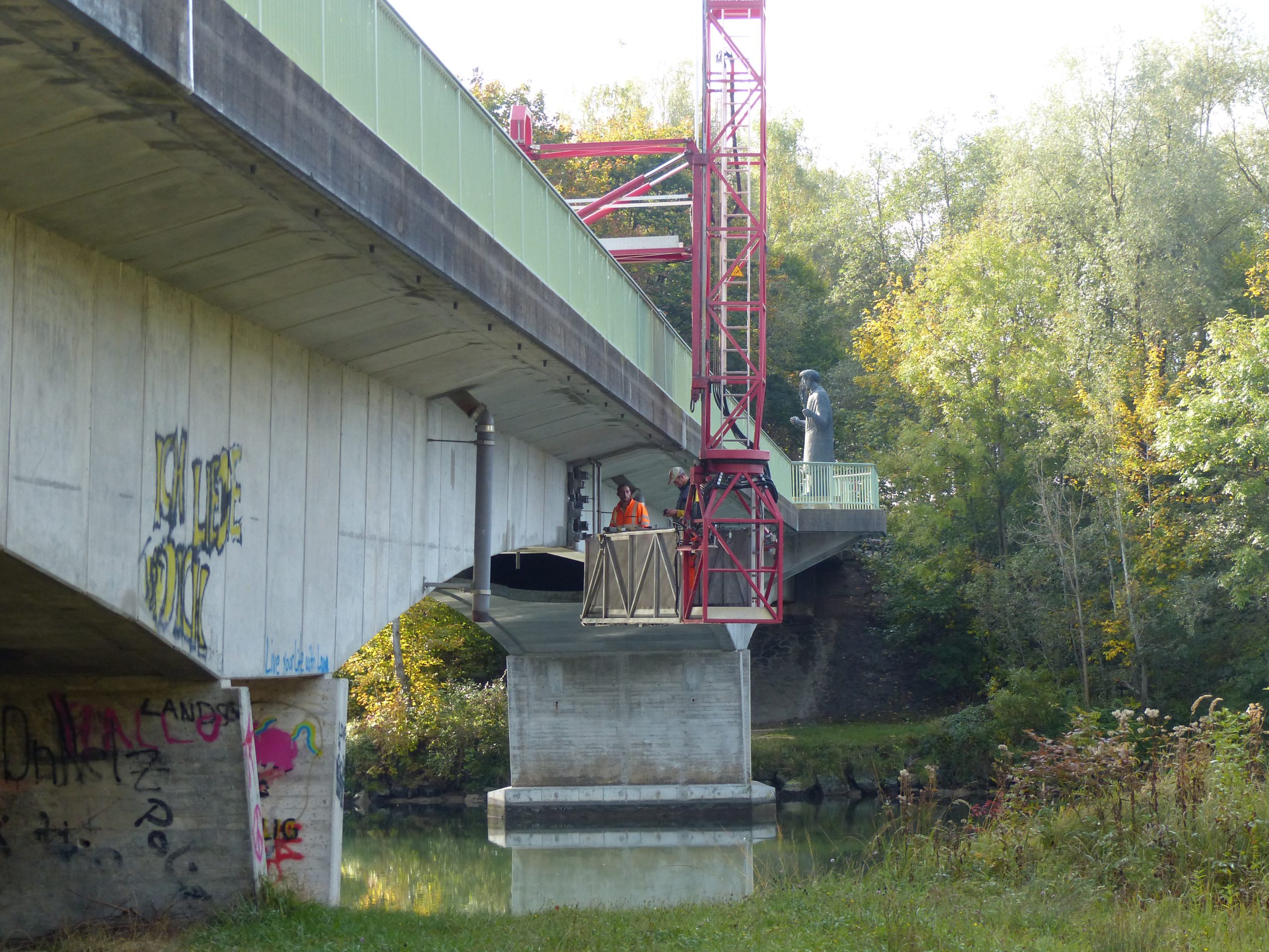 Brückenbauarbeiten an Fledermausquartier